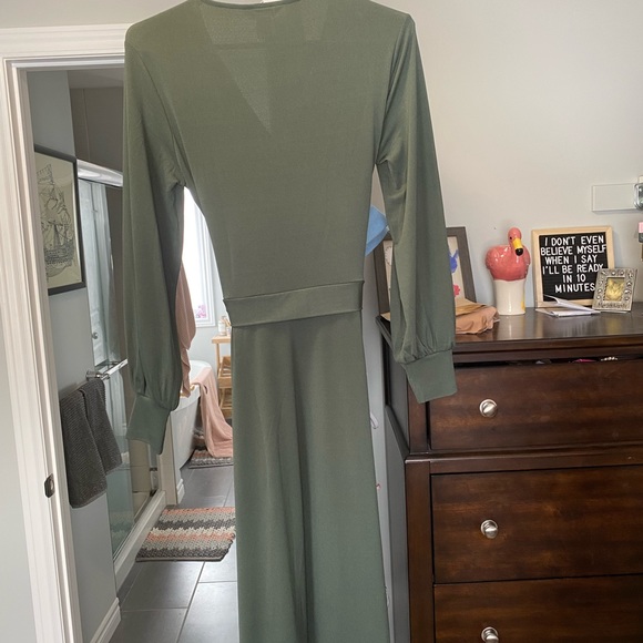 Green dress by H&M - Picture 3 of 7